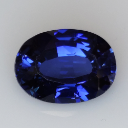 9,85 ct blauer Verneuil-Saphir im Ovalschliff, 15,12 x 11,09 mm