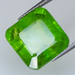 13.12ct Zafiro Verneuil verde talla esmeralda 12.57x12.39mm