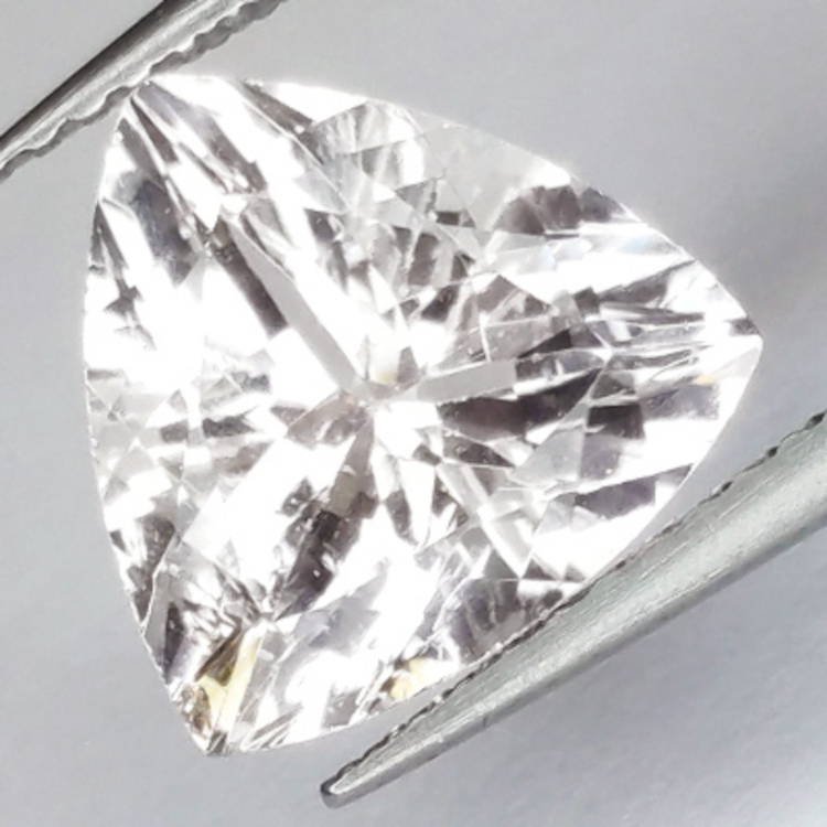 2.93 ct Morganit im Trilliantschliff 4.85x4.91mm