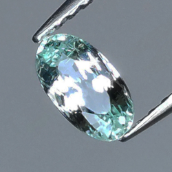 0,43 ct Paraiba-Turmalin im Ovalschliff 6,19 x 3,43 mm