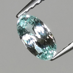 0,43 ct Paraiba-Turmalin im Ovalschliff 6,19 x 3,43 mm