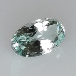 0,43 ct Paraiba-Turmalin im Ovalschliff 6,19 x 3,43 mm