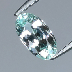 0,43 ct Paraiba-Turmalin im Ovalschliff 6,19 x 3,43 mm