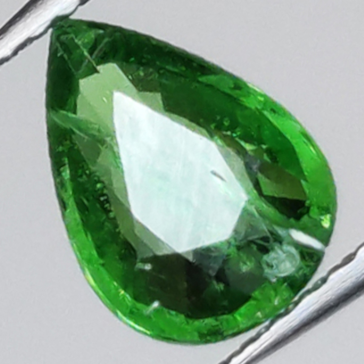 1,07 ct Grenat Tsavorite taille poire 7.30x5.16mm