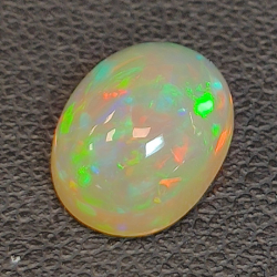 Opale Etiopia taglio ovale 2.45 ct