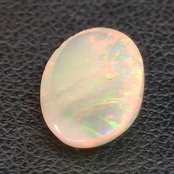 Opale Etiopia taglio ovale 1.66 ct