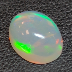 Opale Etiopia taglio ovale 1.85 ct