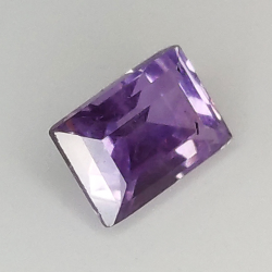 Saphir violet taille émeraude 0,80 ct 5,93 x 3,91 mm