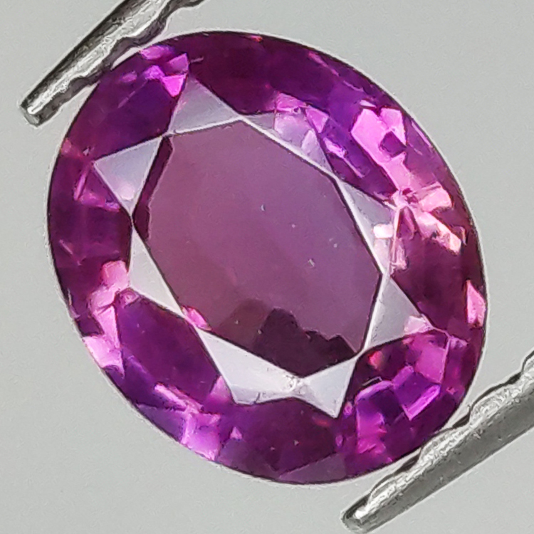 0.78ct Zafiro rosa talla oval 6,31 x 5,22mm