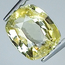 Gelber Saphir im Kissenschliff von 0,77 ct, 5,75 x 4,92 mm