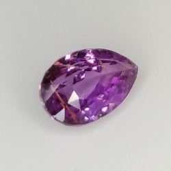 Saphir violet taille poire 0,88 ct 6,9 x 4,44 mm