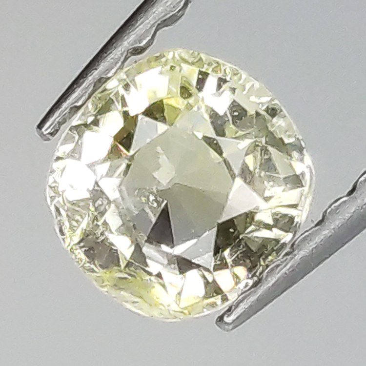 0,73 ct gelber Saphir im Ovalschliff 0,73 ct 5,14 x 4,84 mm