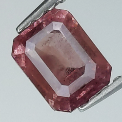 0.81ct Zafiro Padparascha talla esmeralda 5,39x4,15mm