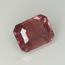 0.81ct Zafiro Padparascha talla esmeralda 5,39x4,15mm