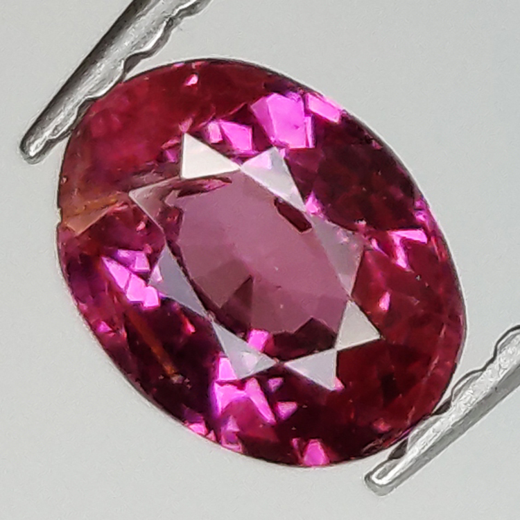 0.78ct Zafiro rosa talla oval 6,36 x 4,73mm