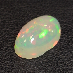 Opale Etiopia taglio ovale 1.98 ct