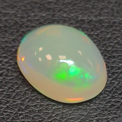 Opale Etiopia taglio ovale 2.13 ct