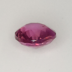 0,58 ct rosa Saphir im Rundschliff 4,98 x 2,60 mm