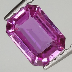 Zaffiro rosa da 0,70 ct taglio smeraldo 5,74 x 4,15 mm