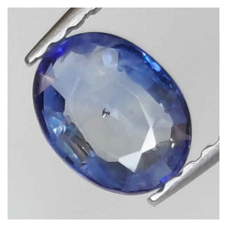 0.87ct Zafiro azul talla oval 6,38x4,91mm