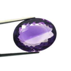 26,01 ct Amethyst im Ovalschliff 19,36 x 15,58 mm