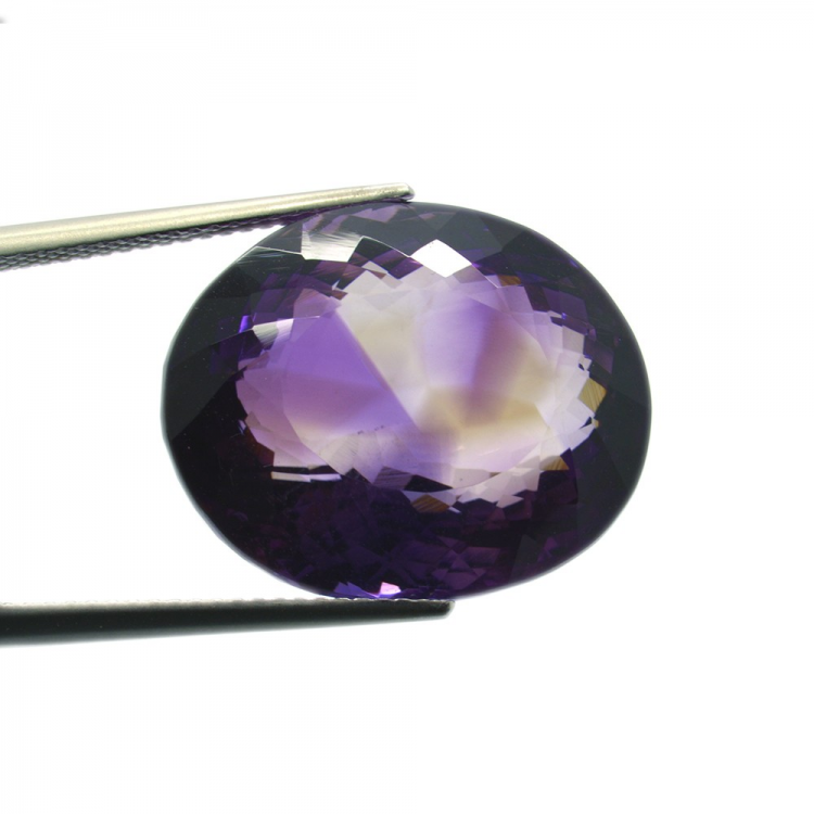 30,02 ct Amethyst im Ovalschliff 20,31 x 17,97 mm