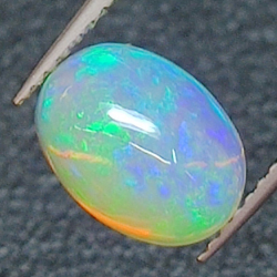 2,2ct Opal im Ovalschliff 10,33 x 7,5mm