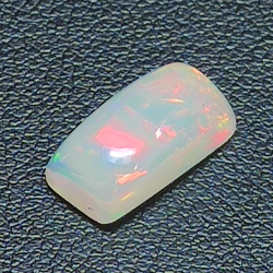 2,56 ct Opal im Baguetteschliff, 13,35 x 7,36 mm