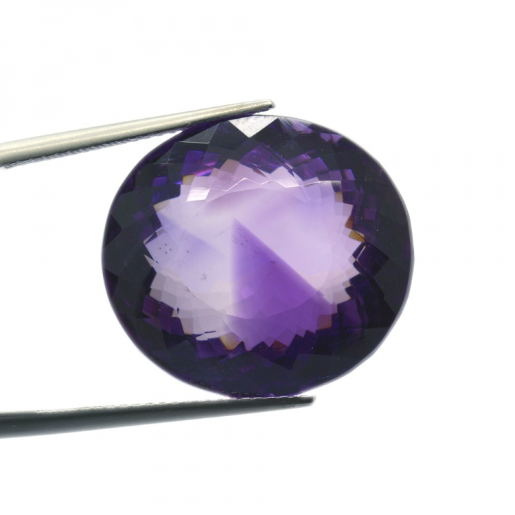 27,01 ct Amethyst im Ovalschliff 21,31 x 16,47 mm