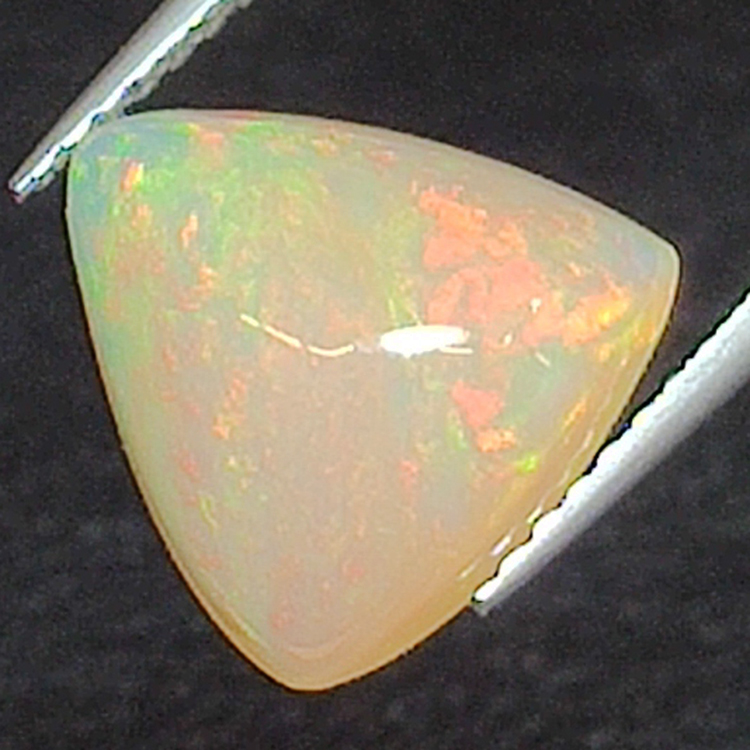 2,28 ct Opal im Trillantschliff, 10,40 x 5,18 mm