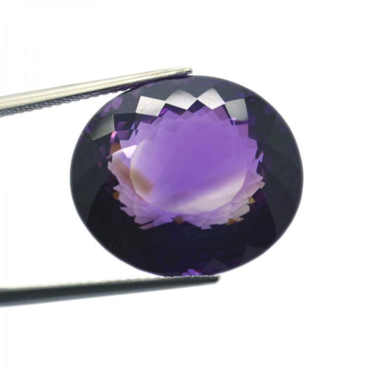 Améthyste 20,83 ct taille ovale 20,13 x 15,51 mm