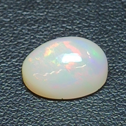 3,28 ct Opal im Ovalschliff 11,85 x 8,56 mm