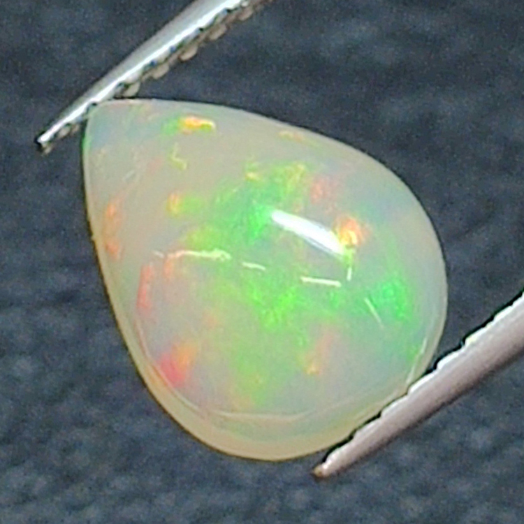 1,51 ct Opal im Ovalschliff 9,66 x 7,54 mm