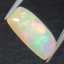 2,37 ct Opal im Baguetteschliff, 13,65 x 7,00 mm