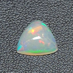 1,87 ct Opal im Trilliantschliff, 9,99 x 10,16 mm