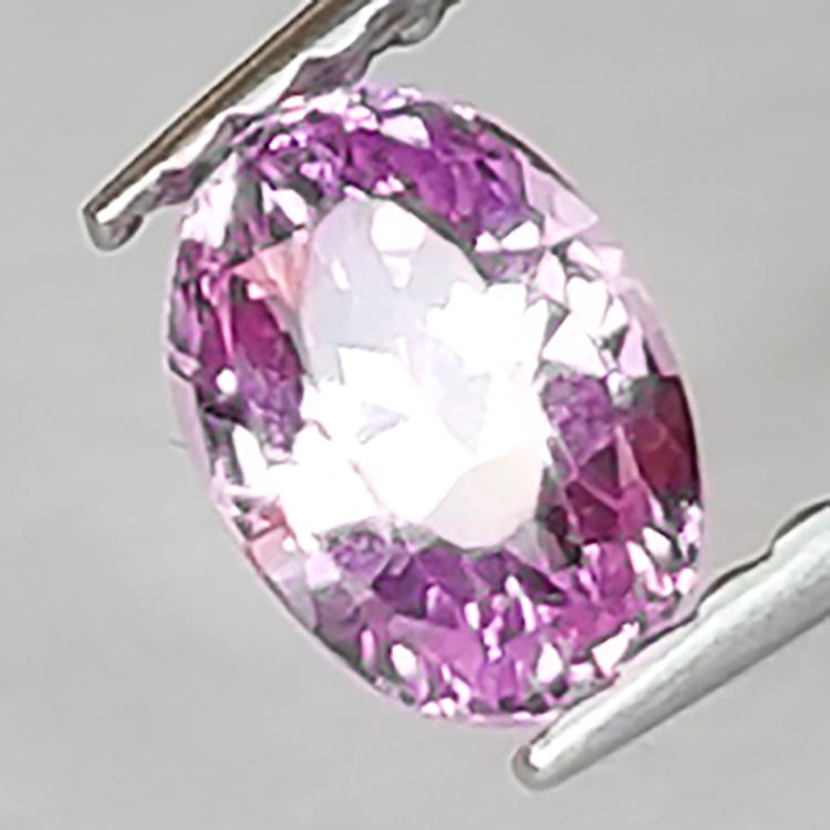 0,92 ct violetter Saphir im Ovalschliff 5,90 x 4,10 mm