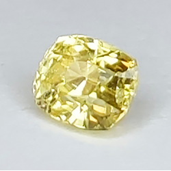 Saphir jaune 0,64 ct taille ovale 4,72 x 3,92 mm