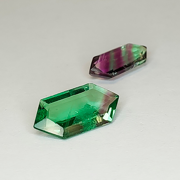 Pierre Fluorite Verte Ovale 13,60 Carats - Naturelle, Sans Traitement