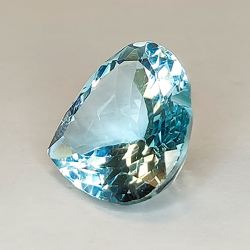 15,16 ct blauer Topas im Herzschliff 15,96x15,94mm