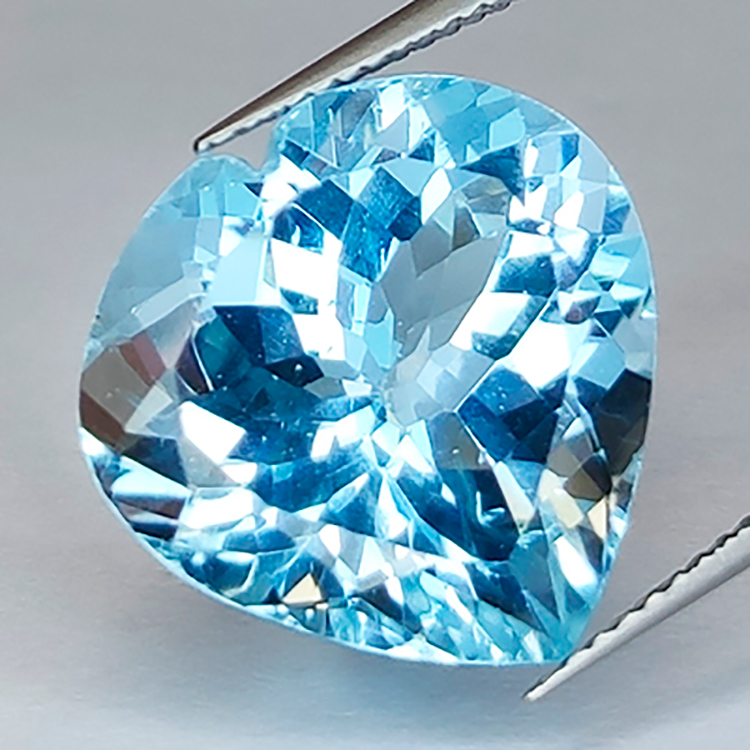 Topaze Bleue 15.16ct coupe coeur 15,96x15,94mm