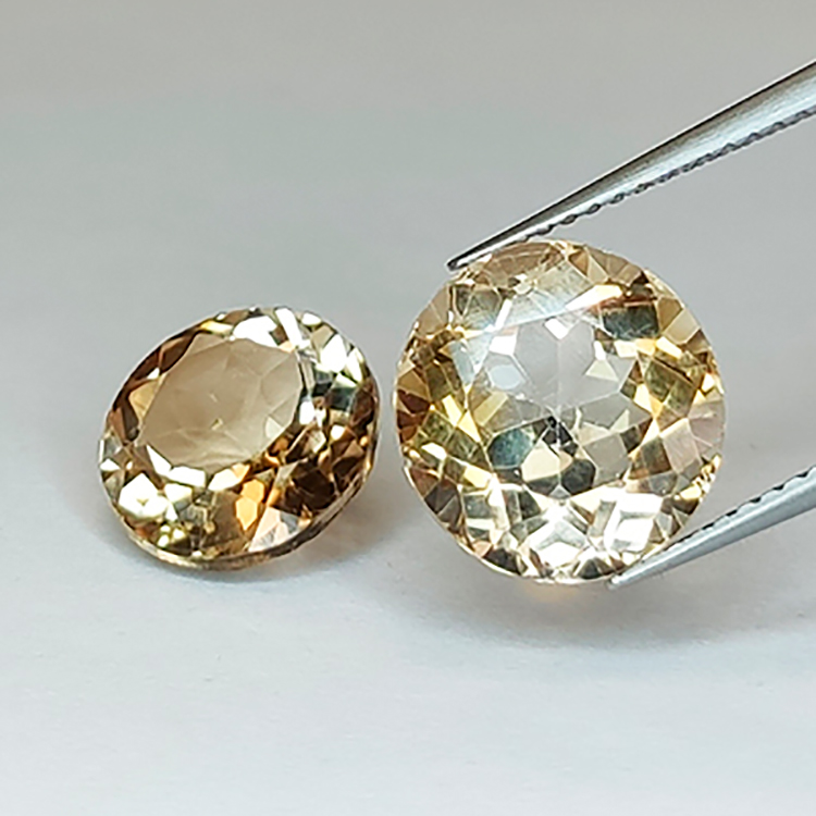 9,67 ct brauner Topas im Rundschliff 10,54 x 6,58 mm