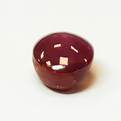 Cabochon rotondo con stella di rubino da 1,90 ct