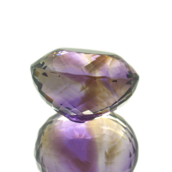 46,92 ct Amethyst im Ovalschliff 23,58 x 23,95 mm