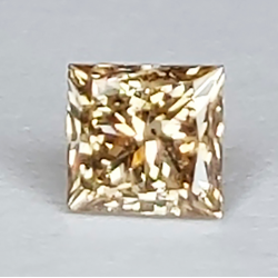 0,40 ct brauner Diamant im Princess-Schliff, 3,43 x 2,96 mm