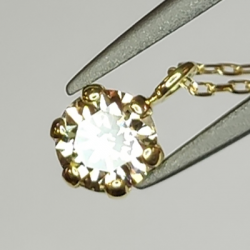 Pendente con diamanti con catena in oro 0.20 ct