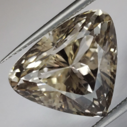 18,29 ct. Coupe poire Kunzite naturelle 16.45x14.79mm