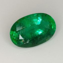 2,59 ct Smaragd im Ovalschliff 10,84 x 7,02 mm