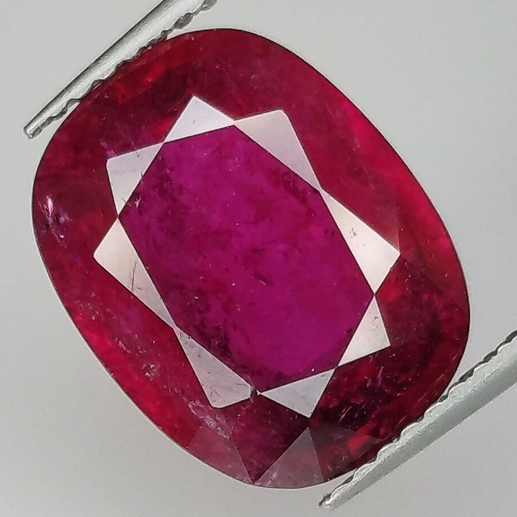 5,32 ct Turmalin-Rubellit-Ovalschliff 12,70 x 9,96 mm