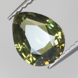 1.54 ct Saphir changement de couleur 7.79x6.35mm