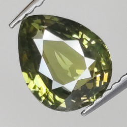 1.54 ct Saphir changement de couleur 7.79x6.35mm